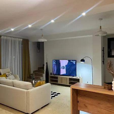 Luxury Spacious Tunari ヴィラ